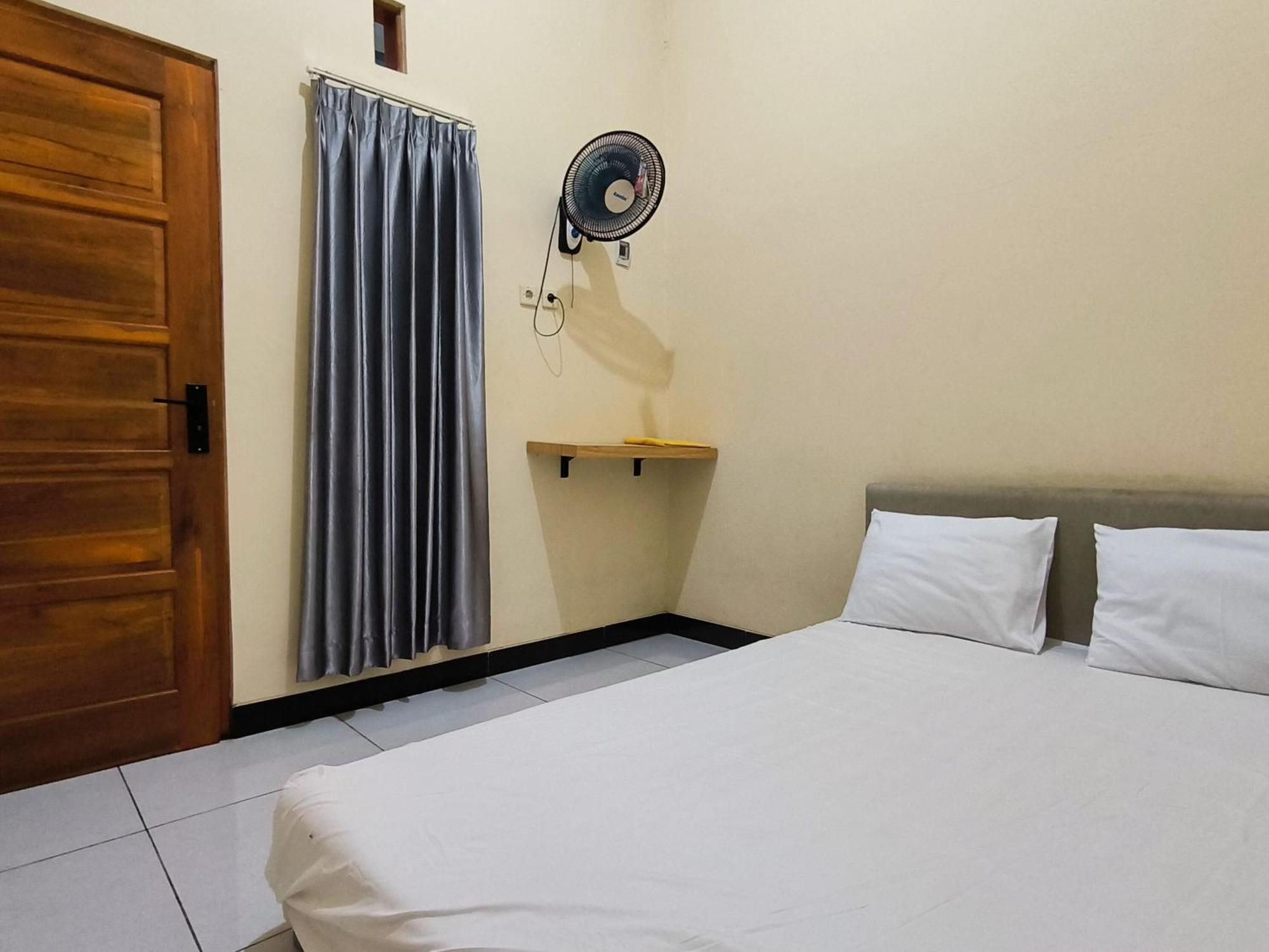 Nn Guesthouse Surakarta  Exterior photo