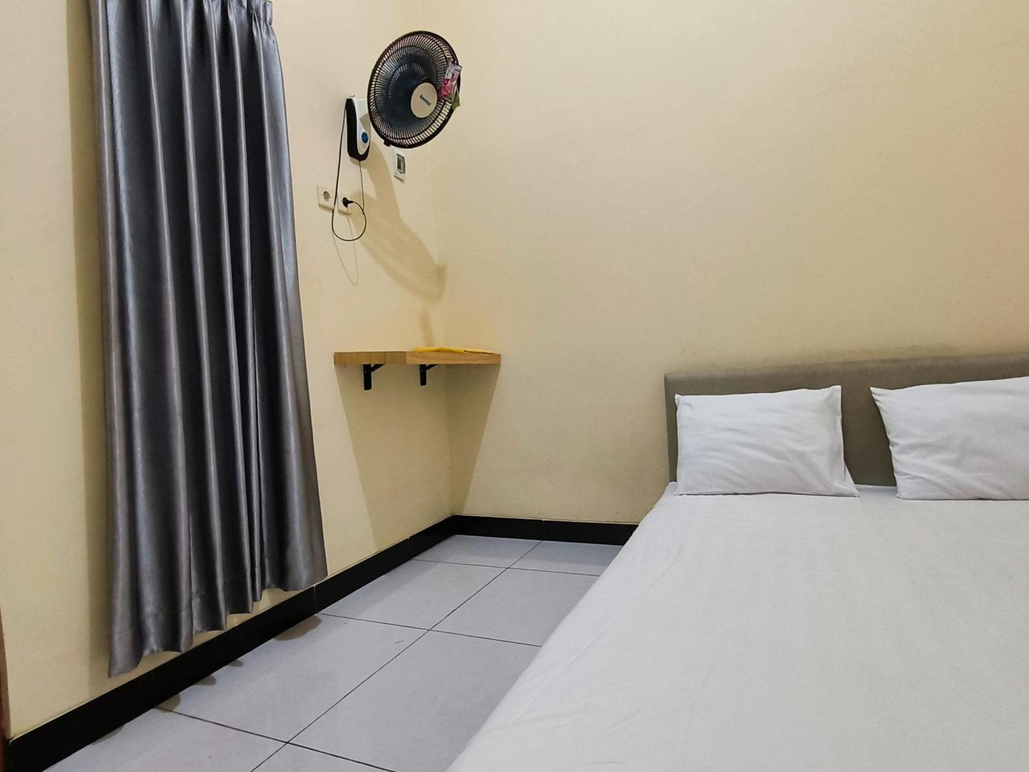 Nn Guesthouse Surakarta  Exterior photo