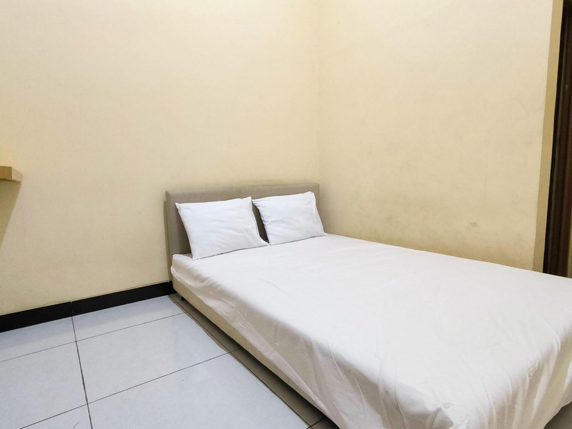 Nn Guesthouse Surakarta  Exterior photo